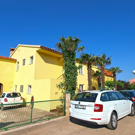 Gey 671 Apartment *